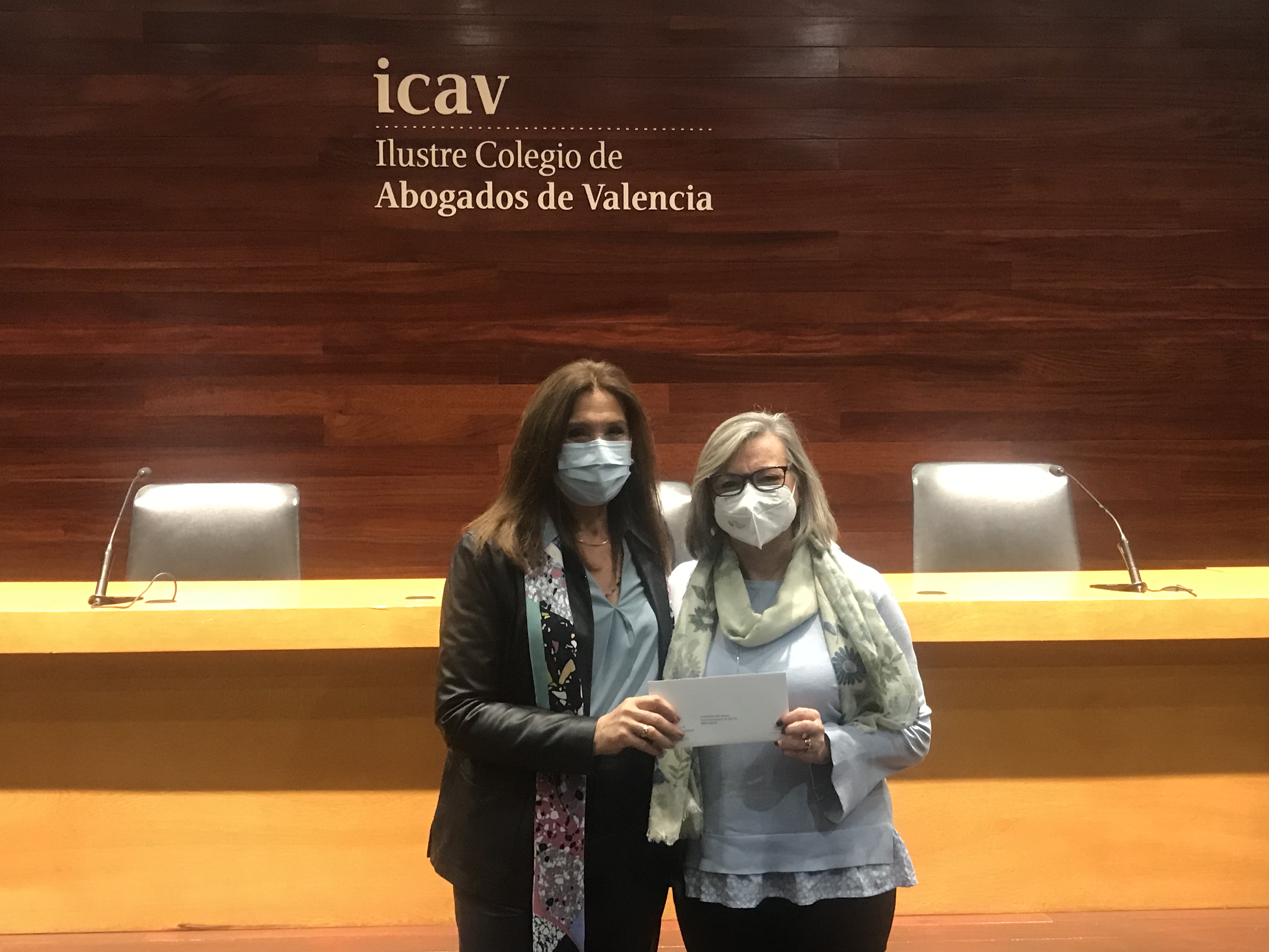 Fundación AFIM Valencia recibe uno de los cheques solidarios del ICAV