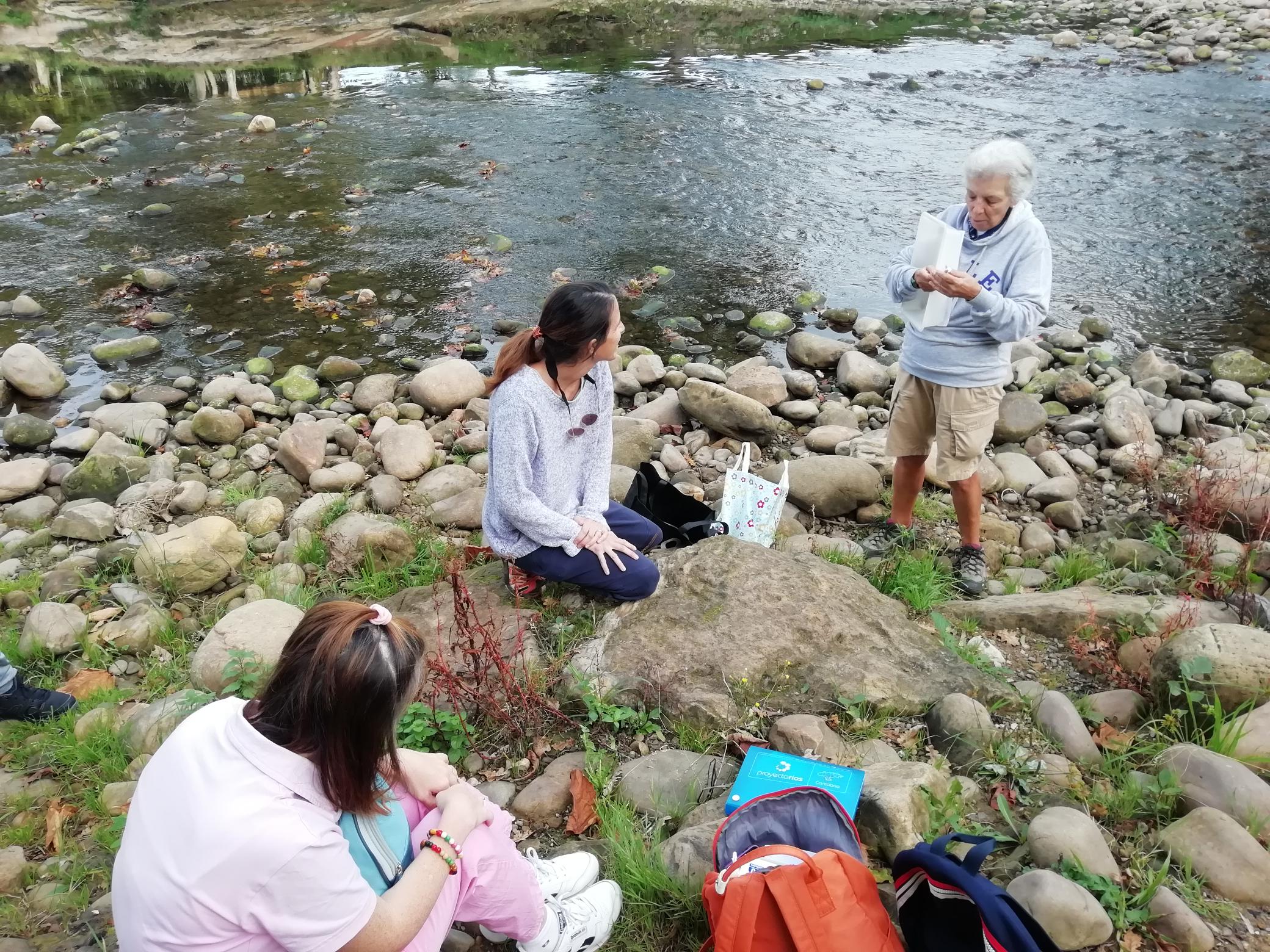 Fundación AFIM Santander continúa con su voluntariado medioambiental en el río Saja