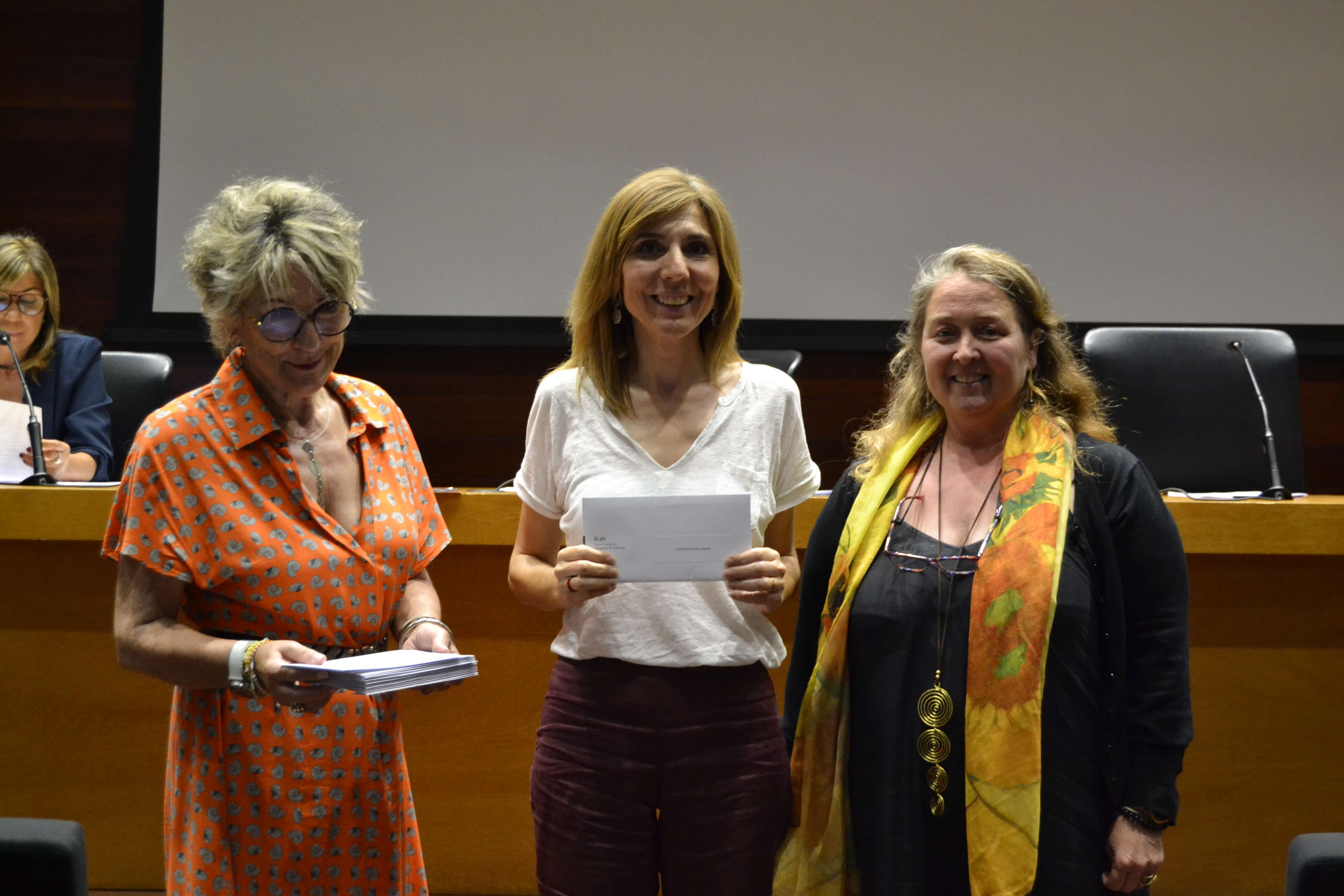  Fundación AFIM recibe el cheque solidario del ICAV para fines sociales