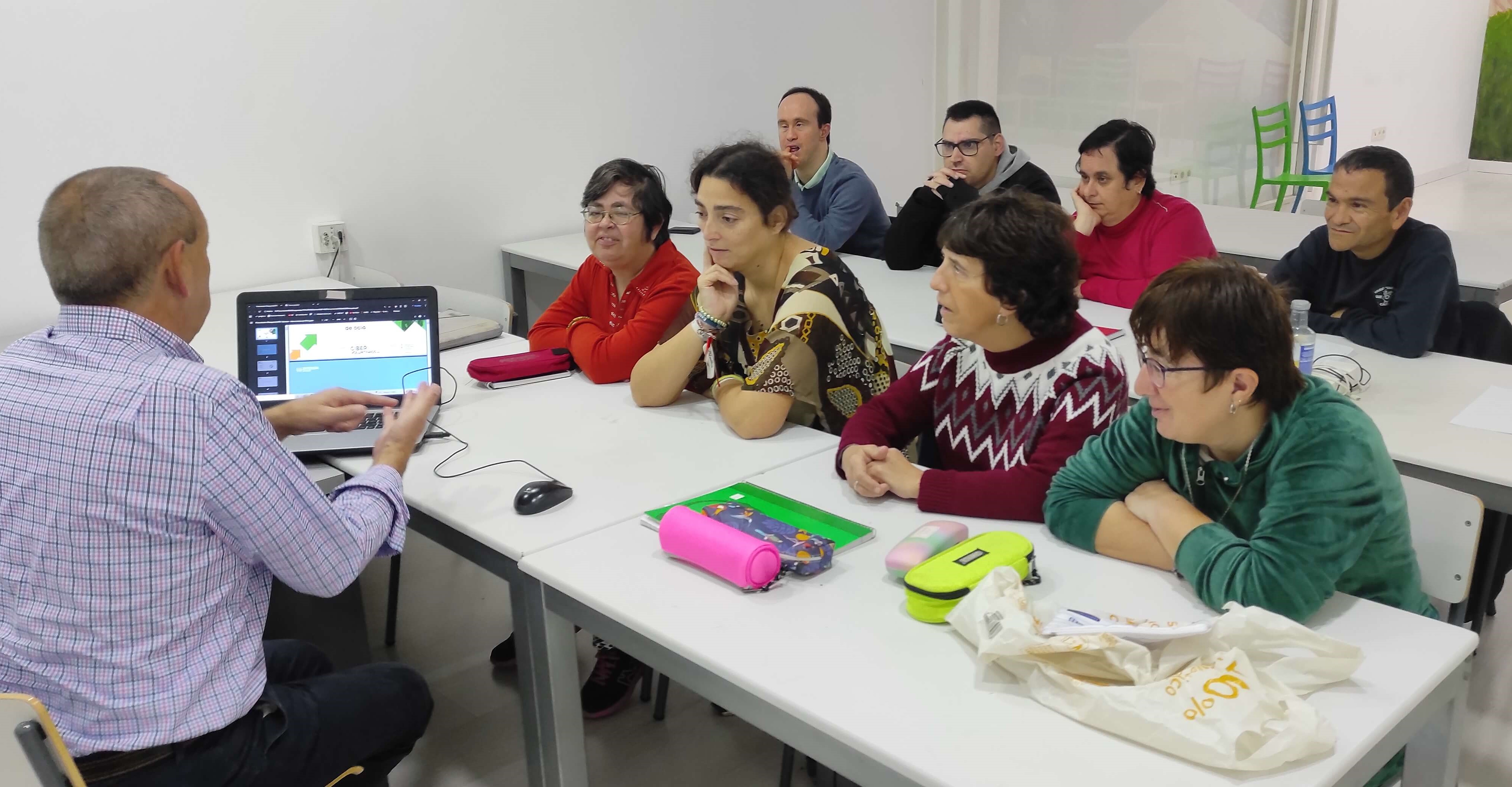  Cibervoluntarios acerca las nuevas tecnologías a Fundación AFIM Valencia